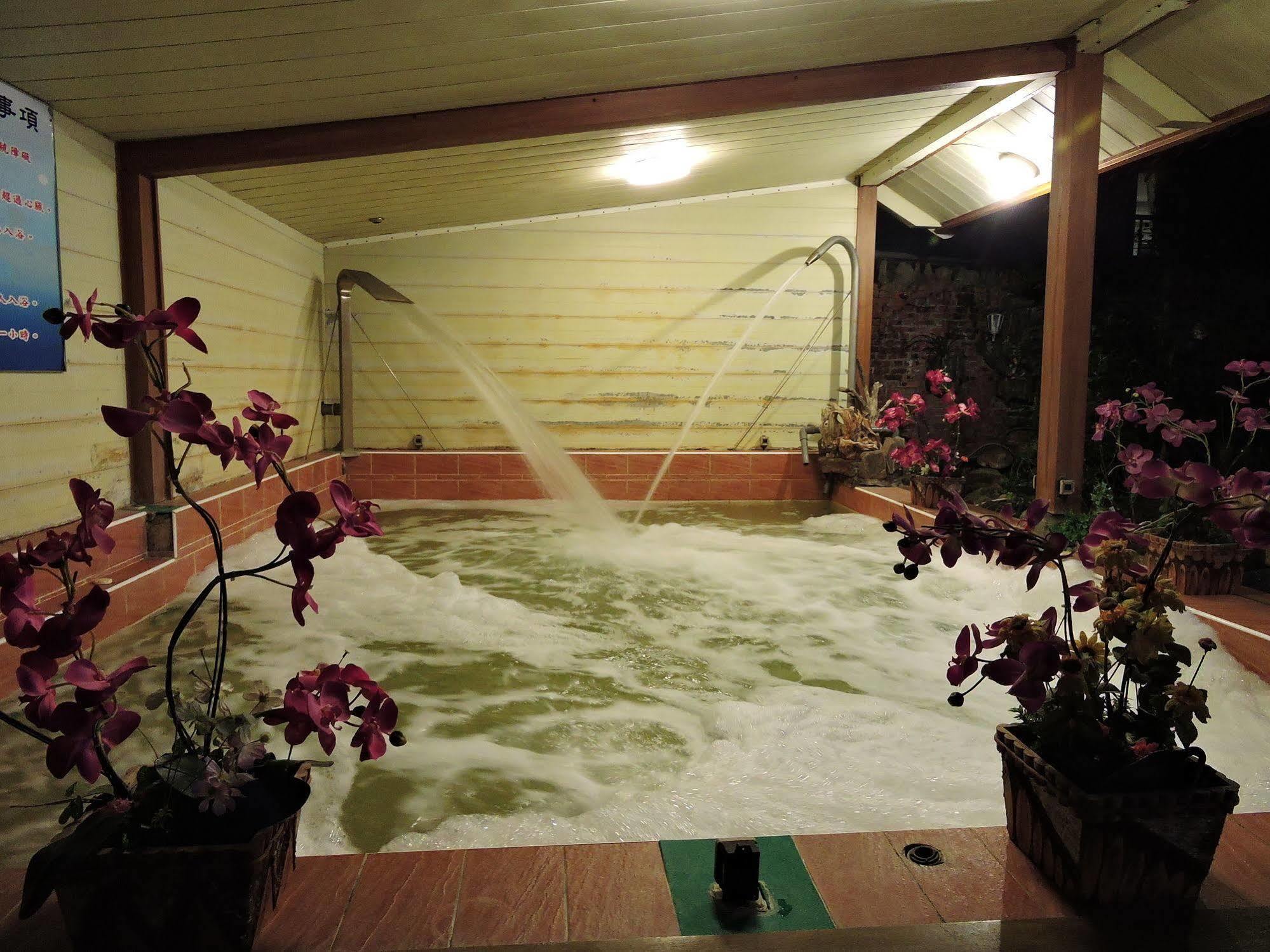ג'יאושי Longchi Hot-Spring Hotel מראה חיצוני תמונה