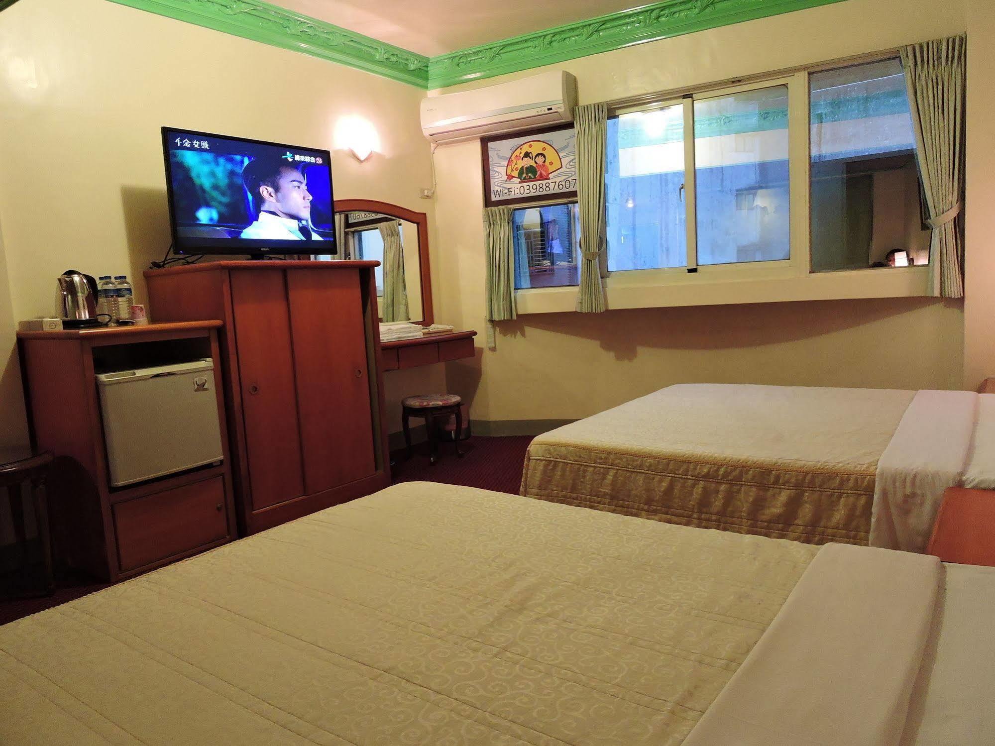 ג'יאושי Longchi Hot-Spring Hotel מראה חיצוני תמונה